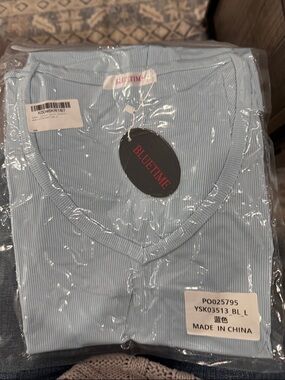 Bluetime Women's Light Blue Ribbed V-Neck Top